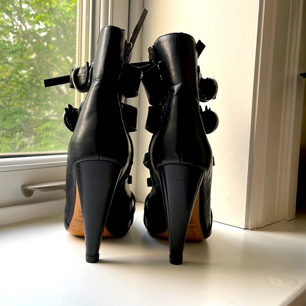 I am getting rid of all my high heels, I can’t wear them ☹️. Hope you enjoy them - Picture 4 of 5